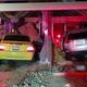 Imagen para el artículo titulado La historia absurda de cómo un genio se estrelló en la misma casa tres veces con dos autos diferentes